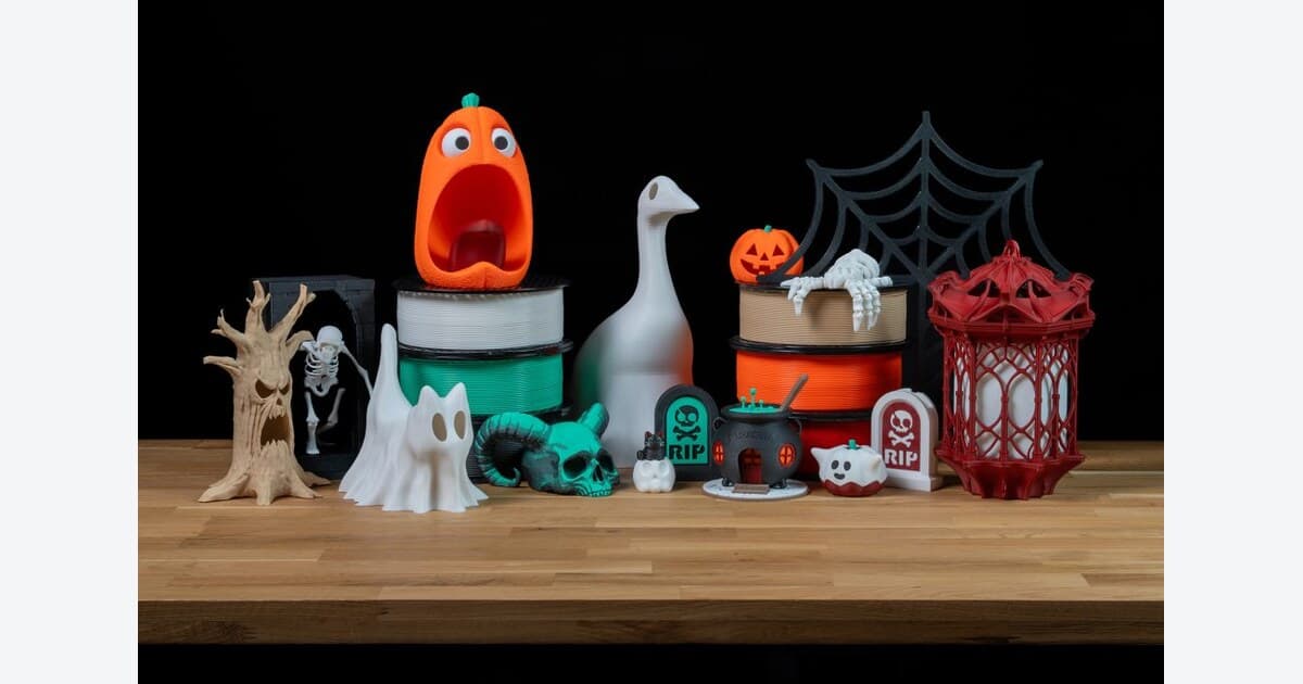 Decorações de Halloween impressas em 3D apresentadas pela Prusa. Imagem: Prusa Research.. Crédito: Prusa Research, fotografia publicada no blog oficial.