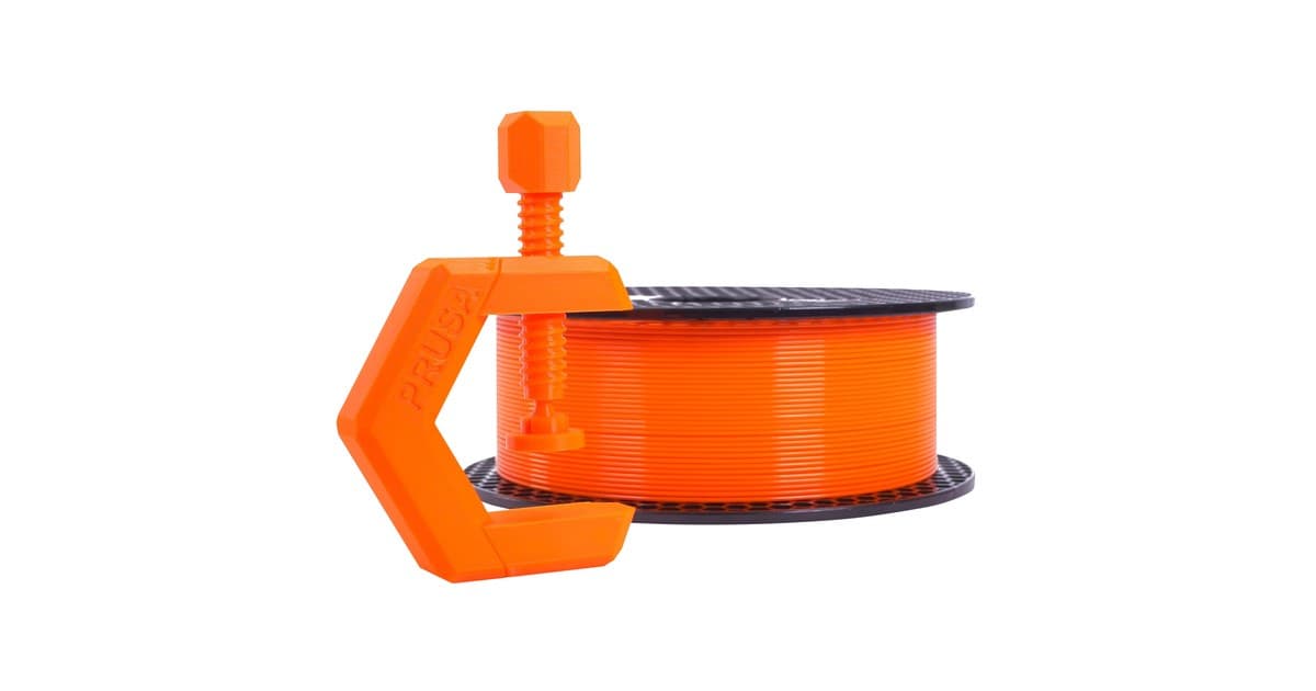 Rolo de PETG laranja usado para ilustrar o material. Divulgação: Prusa Research.